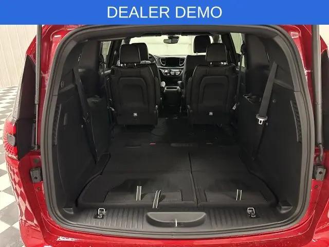 2026 Chrysler Pacifica Select AWD