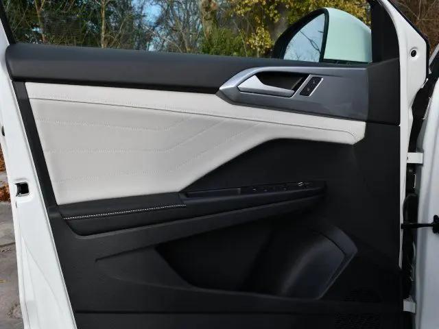 2026 Volkswagen Taos SEL