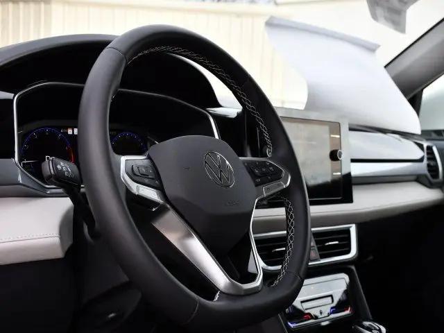 2026 Volkswagen Taos SEL