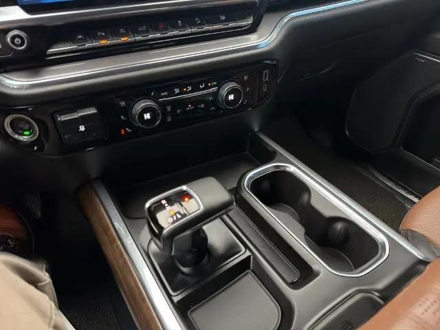 2023 Chevrolet Silverado 1500 4WD Crew Cab Short Bed High Country