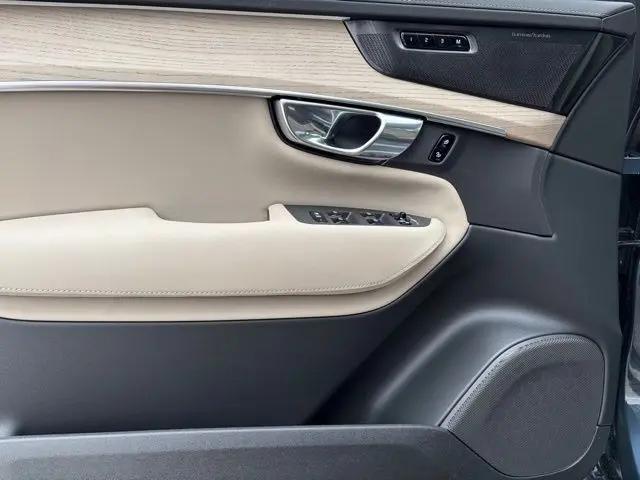 2026 Volvo XC90 Ultra, B6 AWD Gas (mild hybrid), Gasoline, Bright, 7 Seats