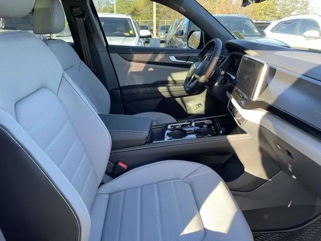 2026 Volkswagen Atlas Cross Sport SEL R-Line Black