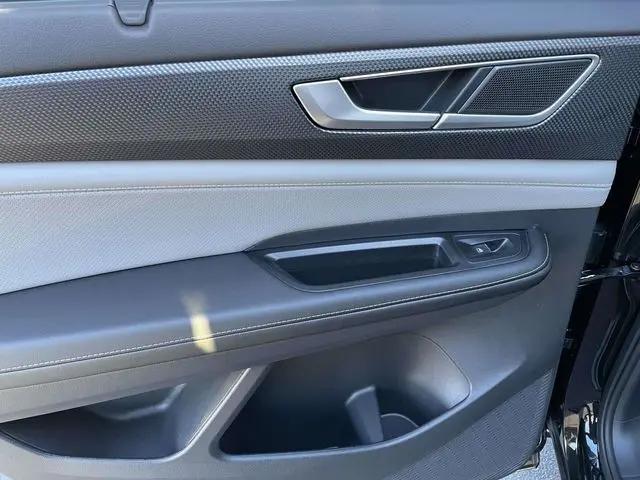 2026 Volkswagen Atlas Cross Sport SEL R-Line Black