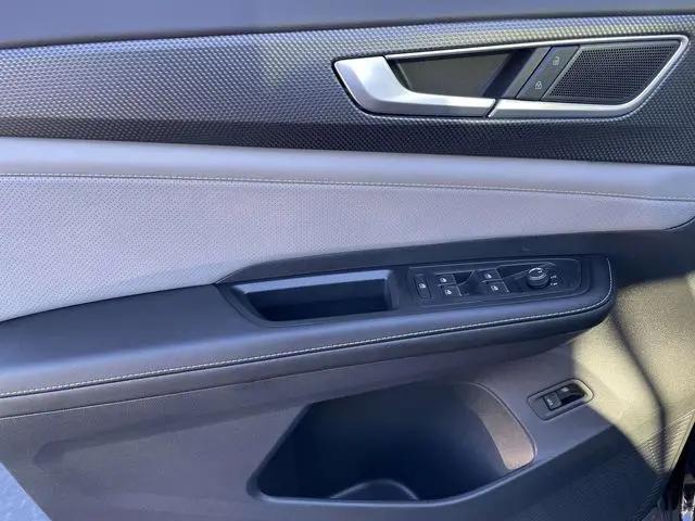 2026 Volkswagen Atlas Cross Sport SEL R-Line Black