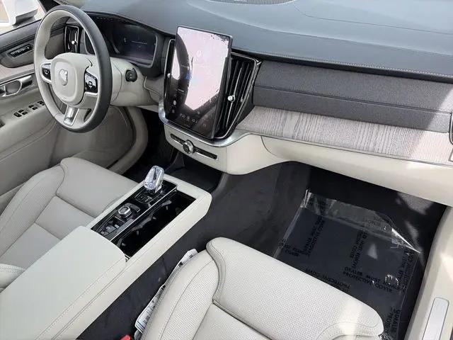 2026 Volvo XC90 Ultra, B6 AWD Gas (mild hybrid), Gasoline, Bright, 7 Seats