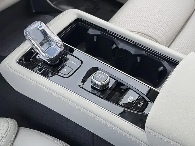 2026 Volvo XC90 Ultra, B6 AWD Gas (mild hybrid), Gasoline, Bright, 7 Seats