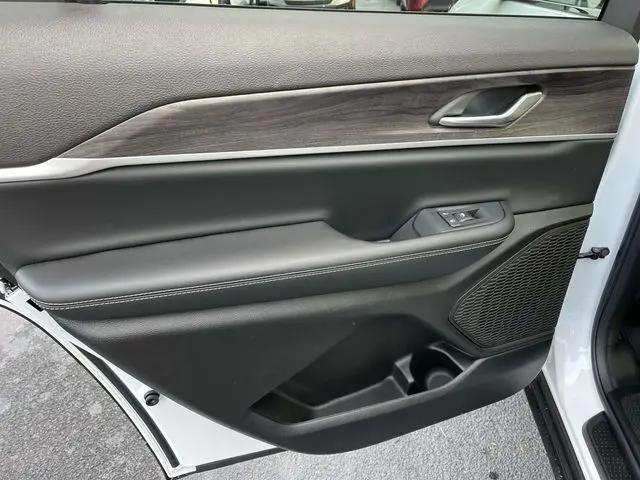 2025 Jeep Grand Cherokee L Limited 4x4