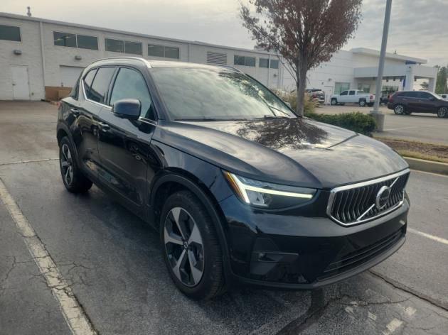 2023 Volvo XC40 B5 Plus Bright Theme