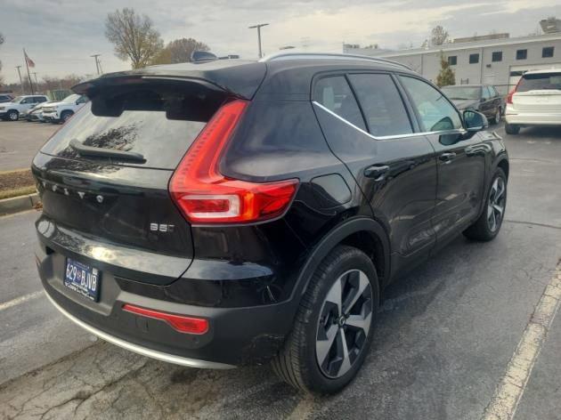 2023 Volvo XC40 B5 Plus Bright Theme