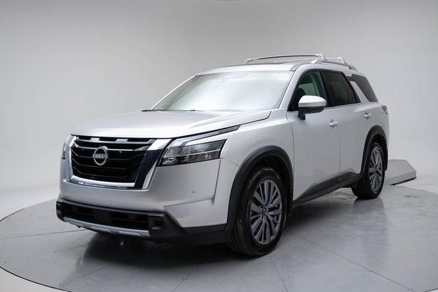 2023 Nissan Pathfinder SL's photo