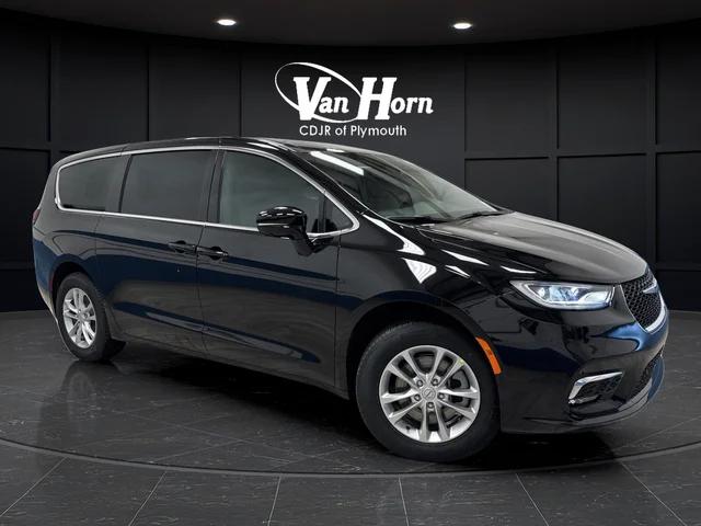 2026 Chrysler Pacifica Select AWD for sale in Plymouth, WI
