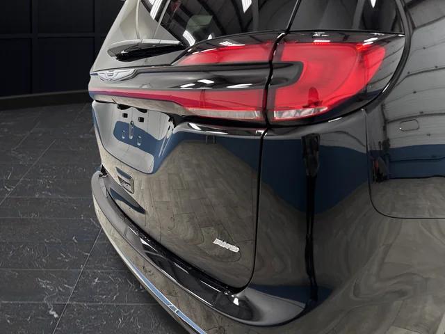 2026 Chrysler Pacifica Select AWD