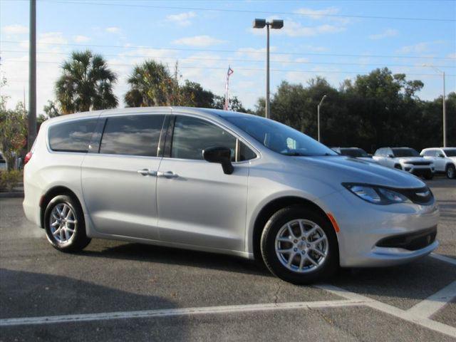 2024 Chrysler Voyager LX