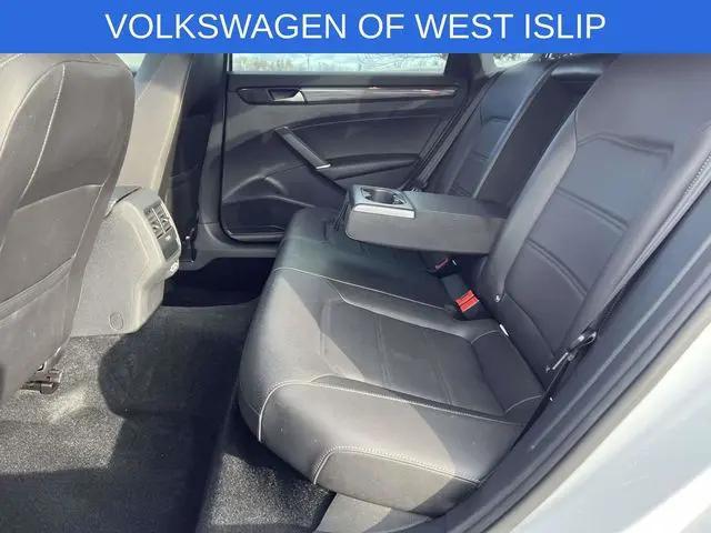2022 Volkswagen Passat 2.0T R-Line