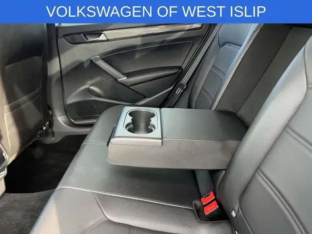 2022 Volkswagen Passat 2.0T R-Line