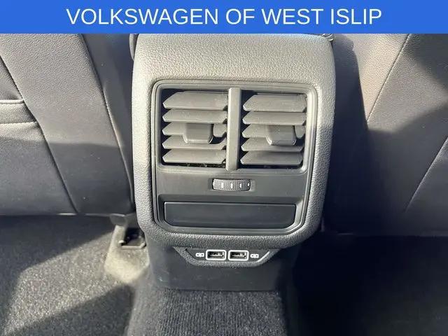 2022 Volkswagen Passat 2.0T R-Line