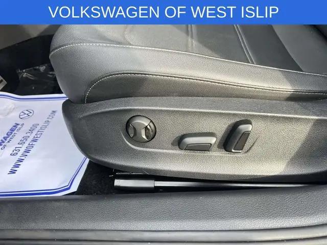 2022 Volkswagen Passat 2.0T R-Line