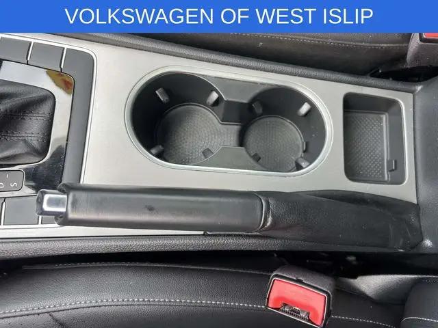 2022 Volkswagen Passat 2.0T R-Line