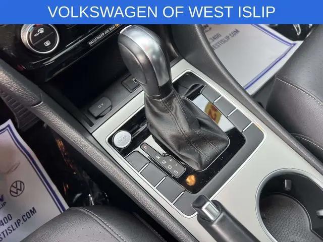 2022 Volkswagen Passat 2.0T R-Line