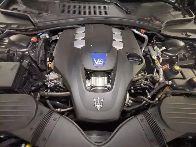 2022 Maserati Ghibli Modena Q4
