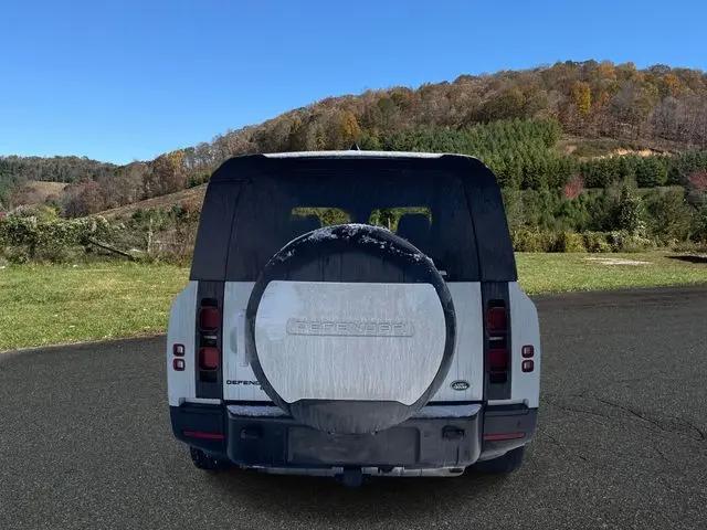 2023 Land Rover Defender 130 X-Dynamic SE