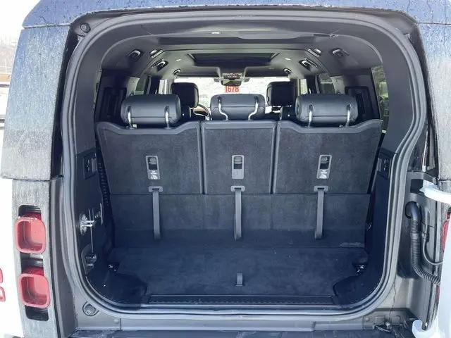 2023 Land Rover Defender 130 X-Dynamic SE