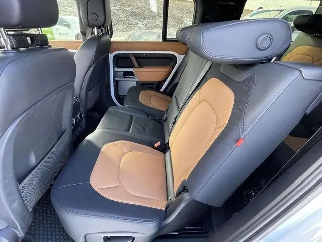 2023 Land Rover Defender 130 X-Dynamic SE