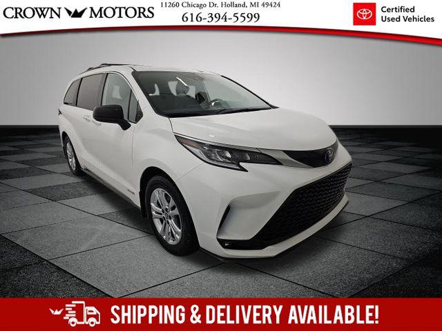 2021 Toyota Sienna XSE's photo