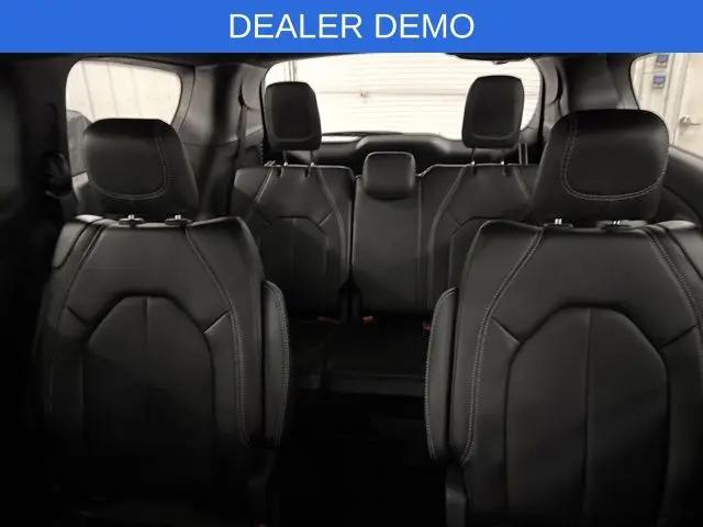 2026 Chrysler Pacifica Select AWD