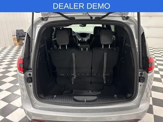 2026 Chrysler Pacifica Select AWD