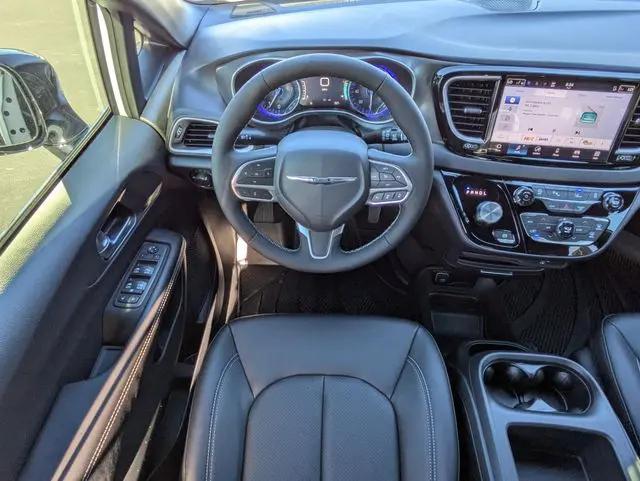 2026 Chrysler Voyager LX