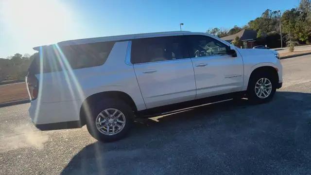 2022 Chevrolet Suburban 2WD LT