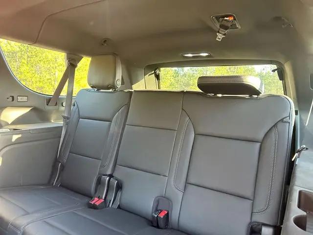 2022 Chevrolet Suburban 2WD LT