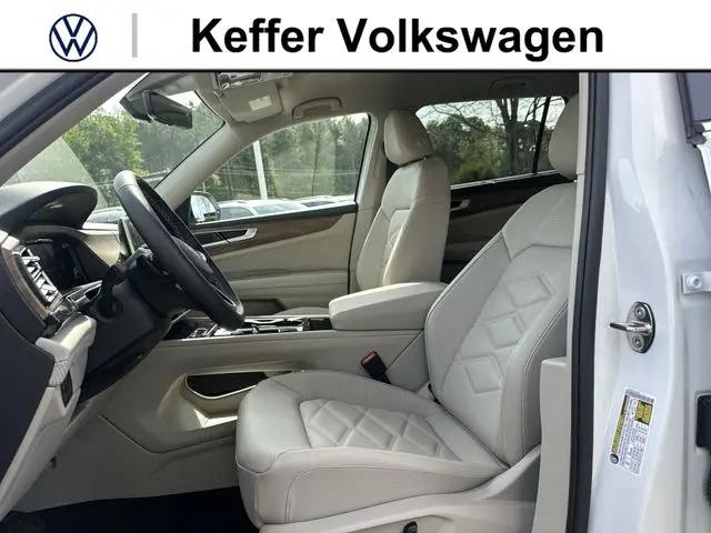 2026 Volkswagen Atlas SE with Technology
