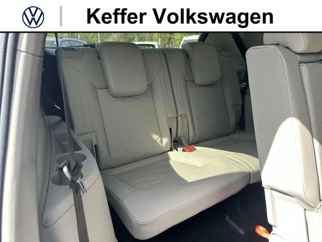 2026 Volkswagen Atlas SE with Technology