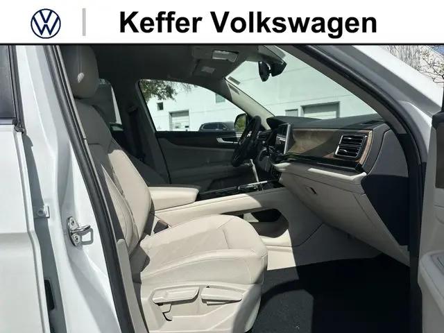 2026 Volkswagen Atlas SE with Technology