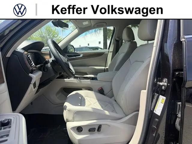2026 Volkswagen Atlas SE with Technology