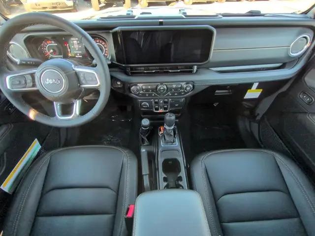 2026 Jeep Wrangler 4-Door Sahara 4x4
