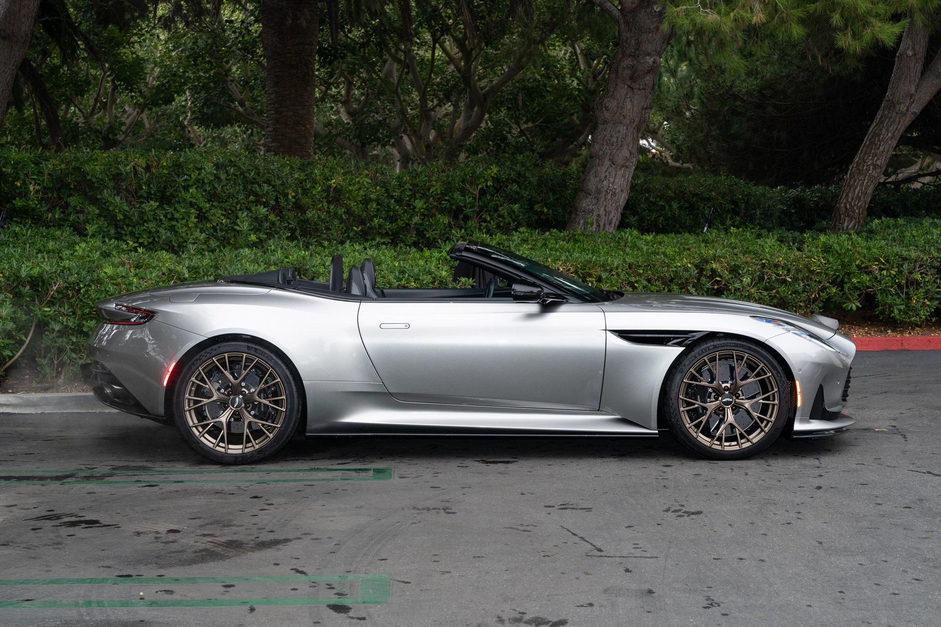 Aston Martin 2025 DB12 Volante