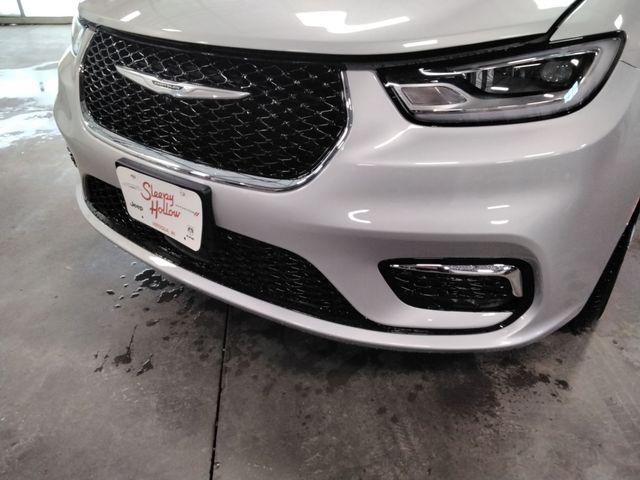 2026 Chrysler Pacifica Select AWD