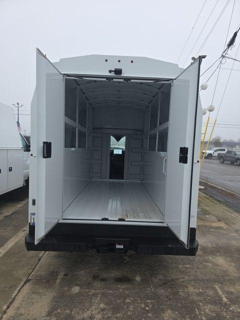 2024 Ford Transit Cutaway Base