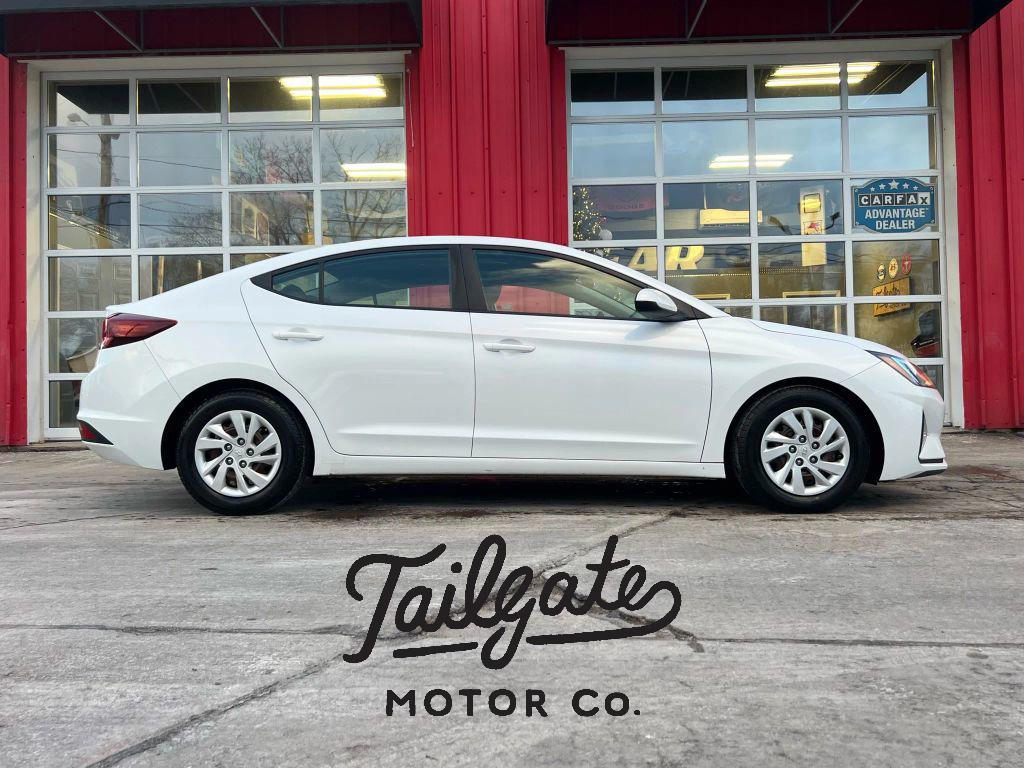 2019 Hyundai Elantra SE's photo