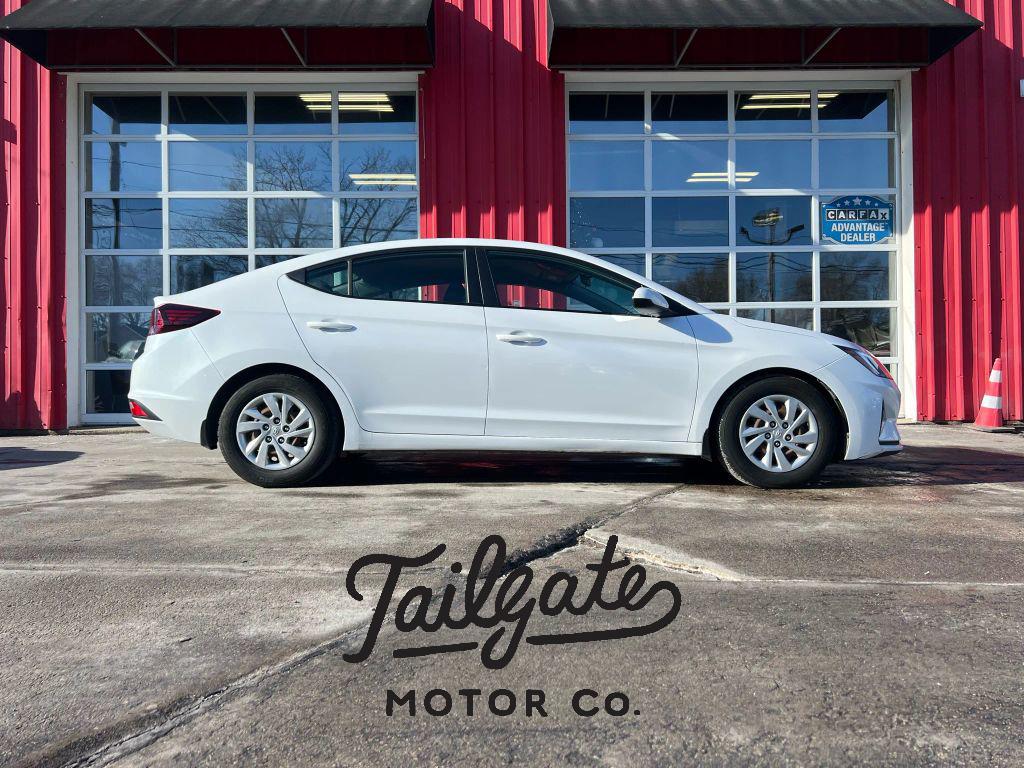 2019 Hyundai Elantra SE's photo