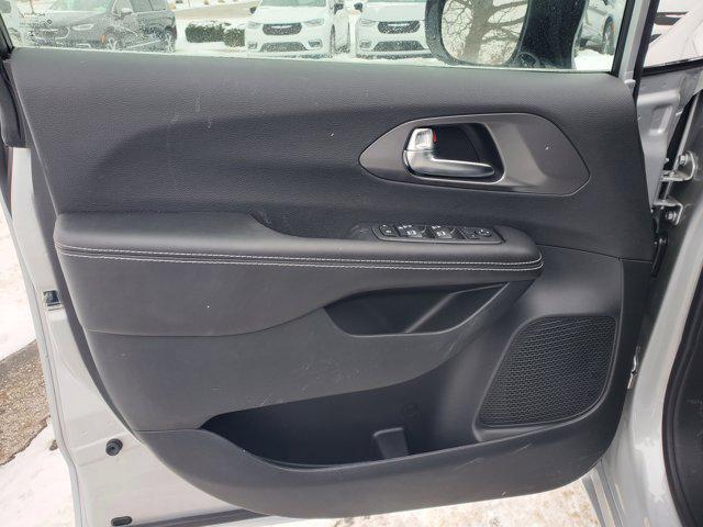 2026 Chrysler Voyager LX
