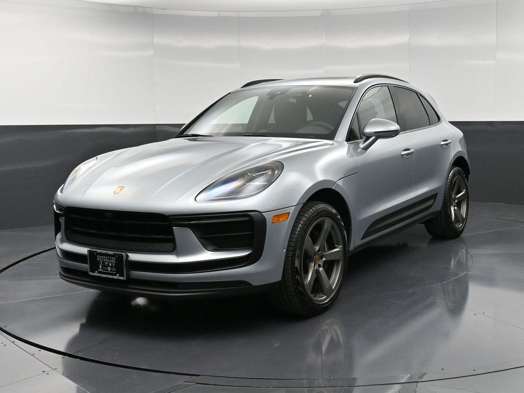 /2022 Porsche Macan
