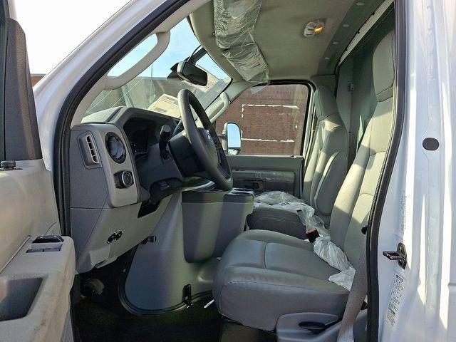 2026 Ford E-350 Cutaway 2026 FORD E-350 CUTAWAY CHASSIS 2DR 138 WB HD