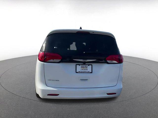 2024 Chrysler Voyager LX