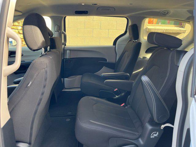 2024 Chrysler Voyager LX
