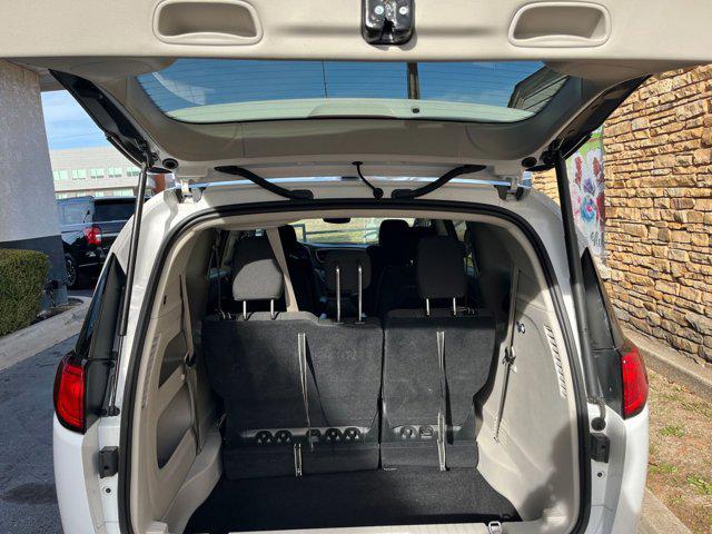 2024 Chrysler Voyager LX