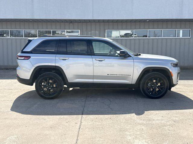 2026 Jeep Grand Cherokee GRAND CHEROKEE LAREDO ALTITUDE 4X4